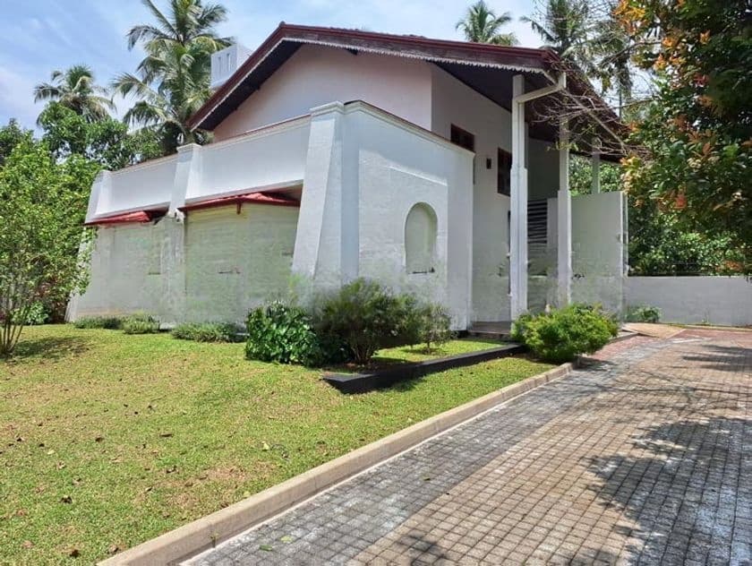 Modern Two-Storey House for Sale – Near Negombo & Airport.