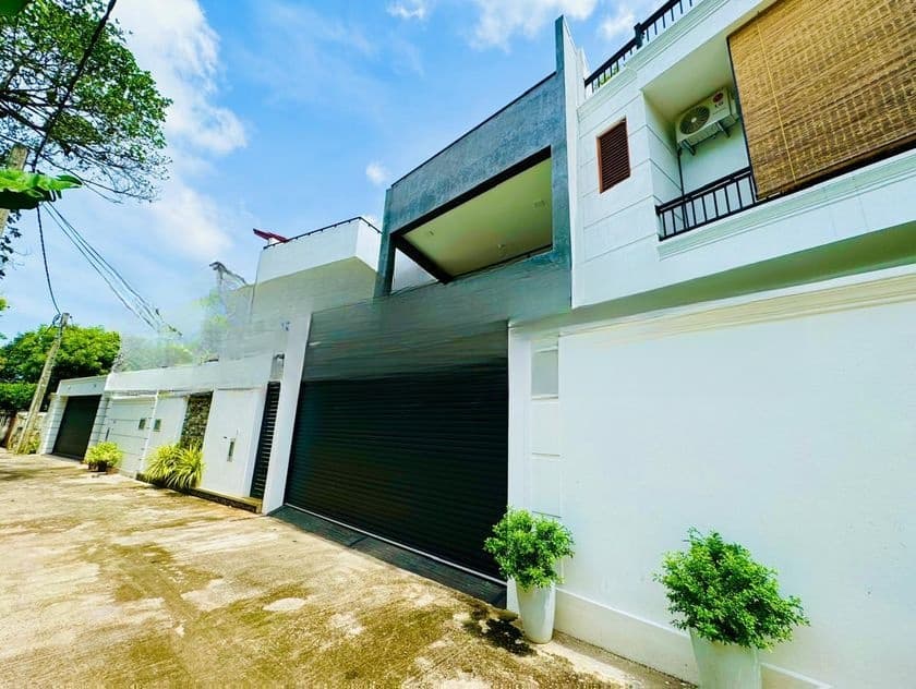 Brand New Solid Modern 2 Storey House-Piliyandala