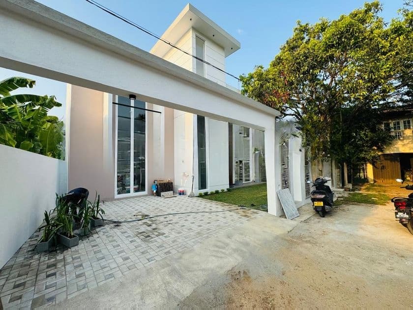 Modern Brand New solid super luxury 2 Story House-piliyandala