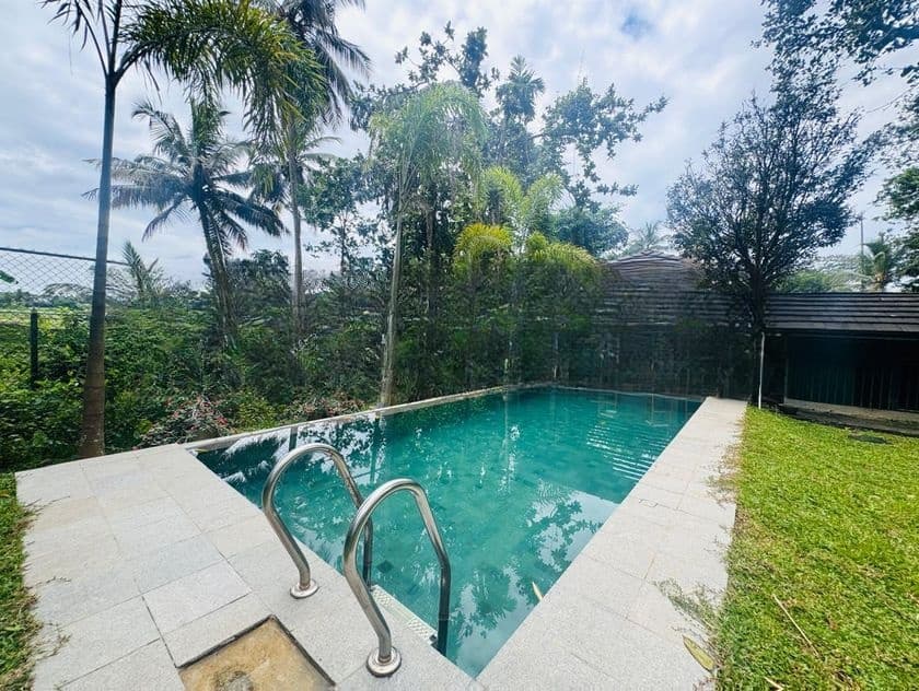Luxurious House with Paddy Field View Pool for Sell – Battaramulla