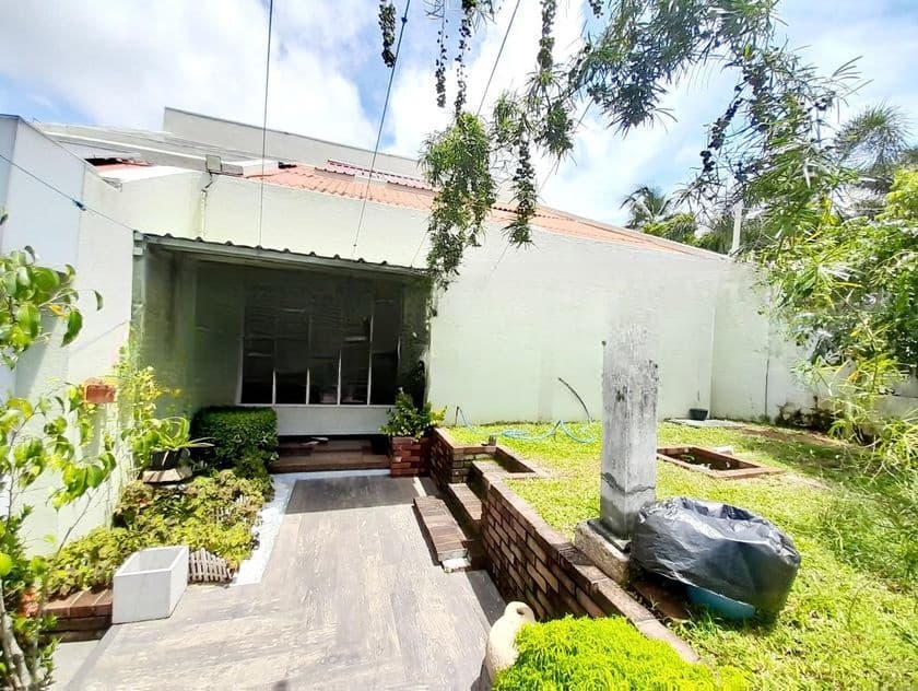 Solar Electricity House Rent Office and Recidence Nugegoda Jubilee Post