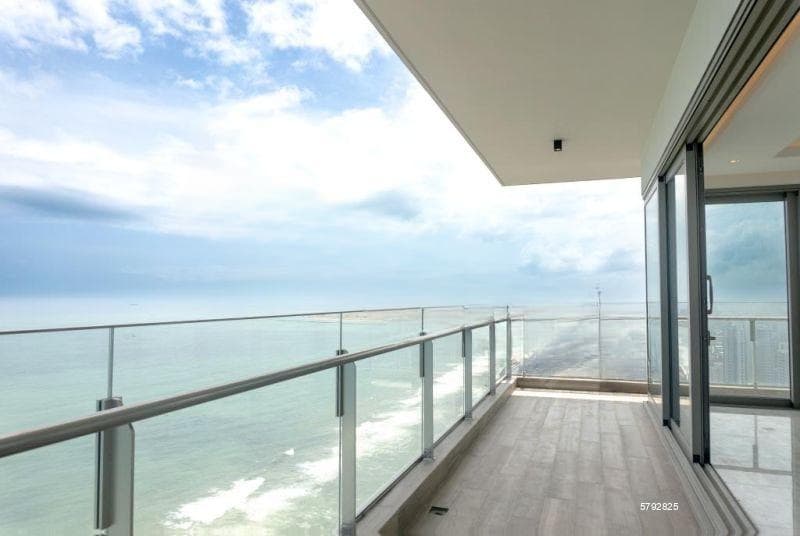 Pick Your View | 3BR Luxury Apartment at The Address 606 | 2,425 Sqft | 41st & 45th Floor Options | Sea & City Views