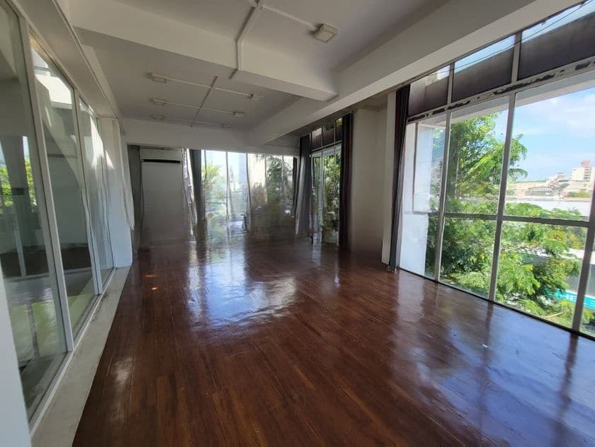 Road Facing Commercial Building for Rent in Colombo 07 ( P-156)