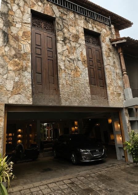 Luxury 2-Story House for Sale in Athurugiriya