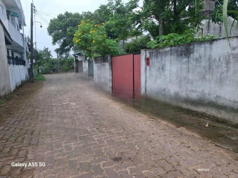 Bare land for sale in Pelawatte