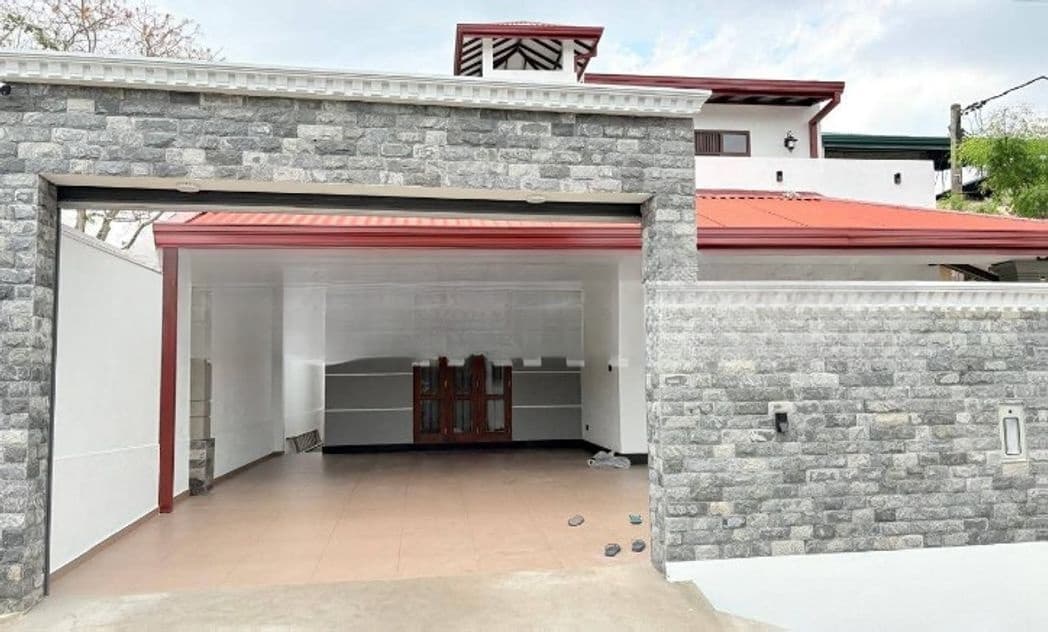 Newly 3 Storey Luxury House For Sale In Malabe