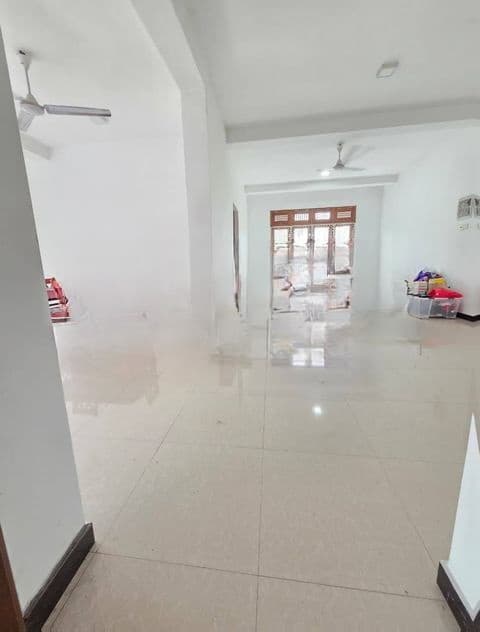 කොට්ටාව අතුරුගිරිය පාරෙන් තෙමහල් Luxury House for Sale