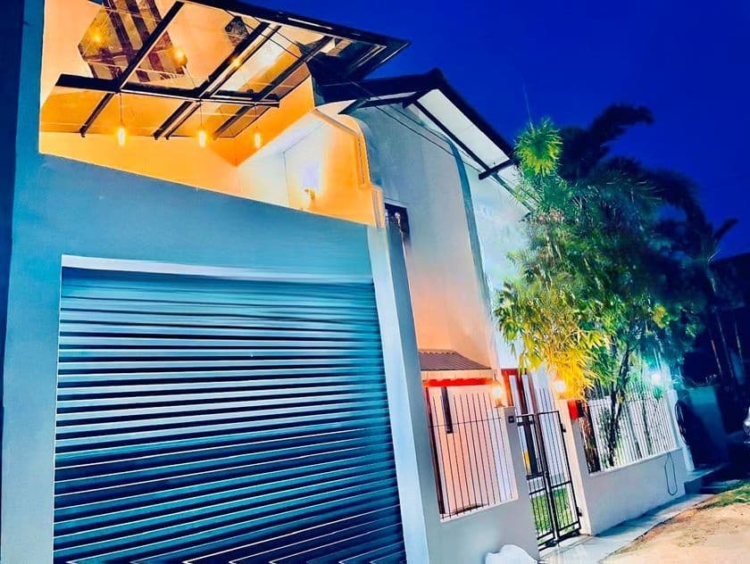 All Good Well Built 4Br Mint Condition Upstair House Sale Jaela Town