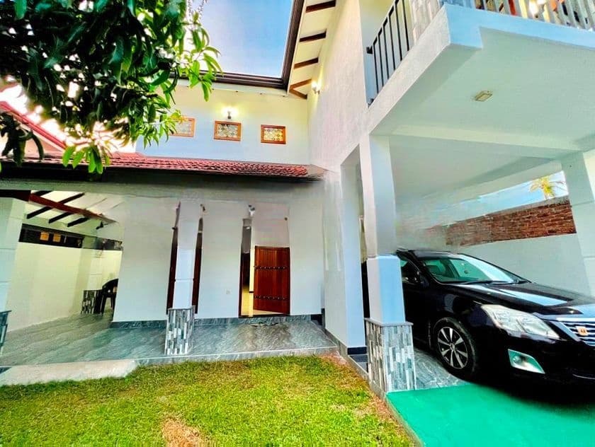 දලුවකොටුවේ ලස්සන දෙමහල් නිවසක් විකිණීමට මීගමුව