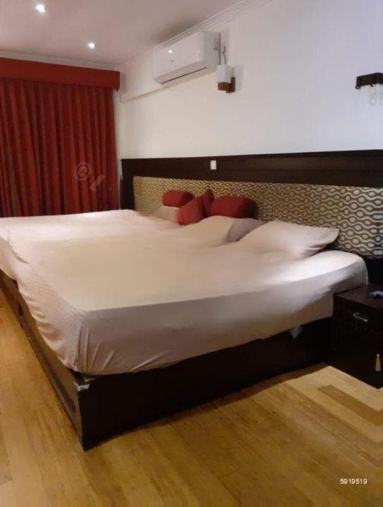15 Bedrooms Apartment Complex For Sale in Colombo 7 - PDC90