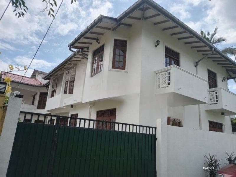 Moratuwa, 4 bedroom House and 2 adjoining 2 bedroom Apartments for sale