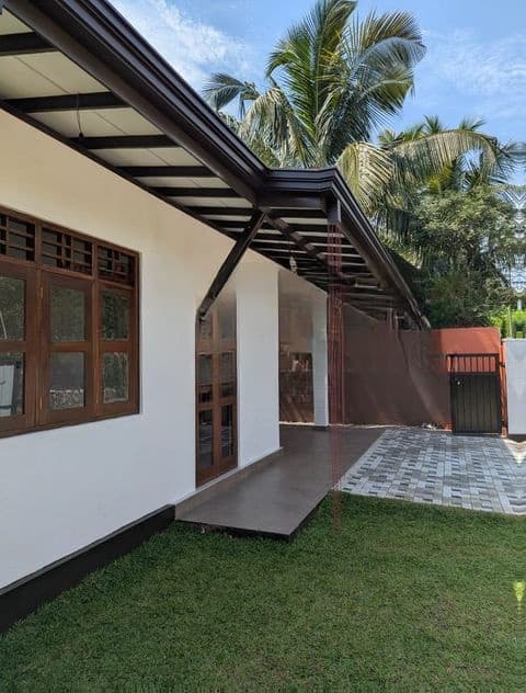 Homagama - Godagama near highlevel road brand new house for sale .