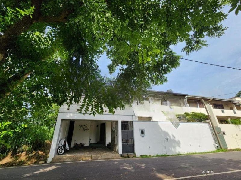04 Bedroom house for sale in Thalawathugoda