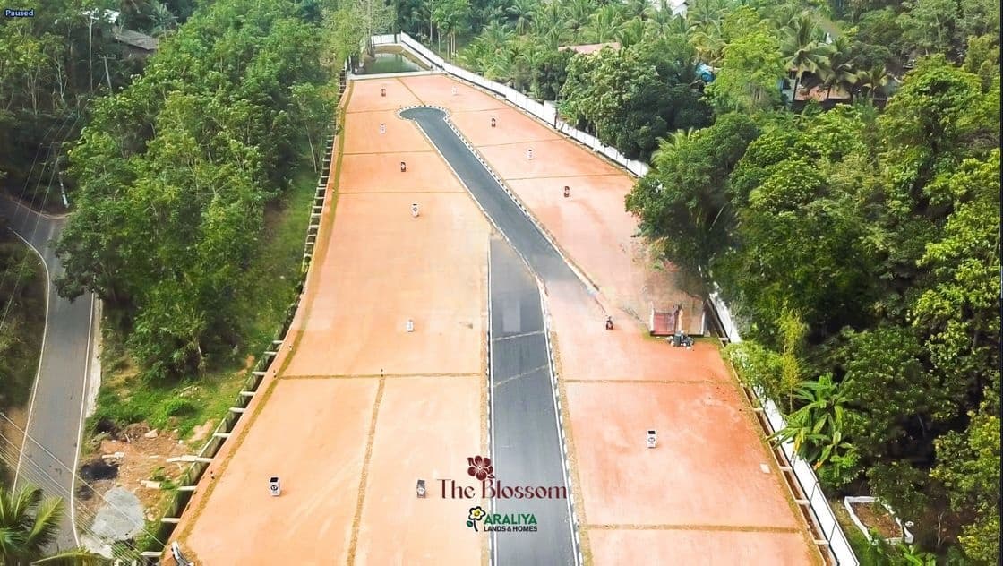 Land for sale නුවර පාරට ආසන්නයෙන් නේවාසික බිම් කොටස්