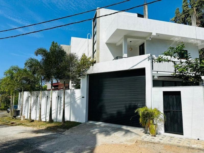 Luxury House For Sale Athrugiriya