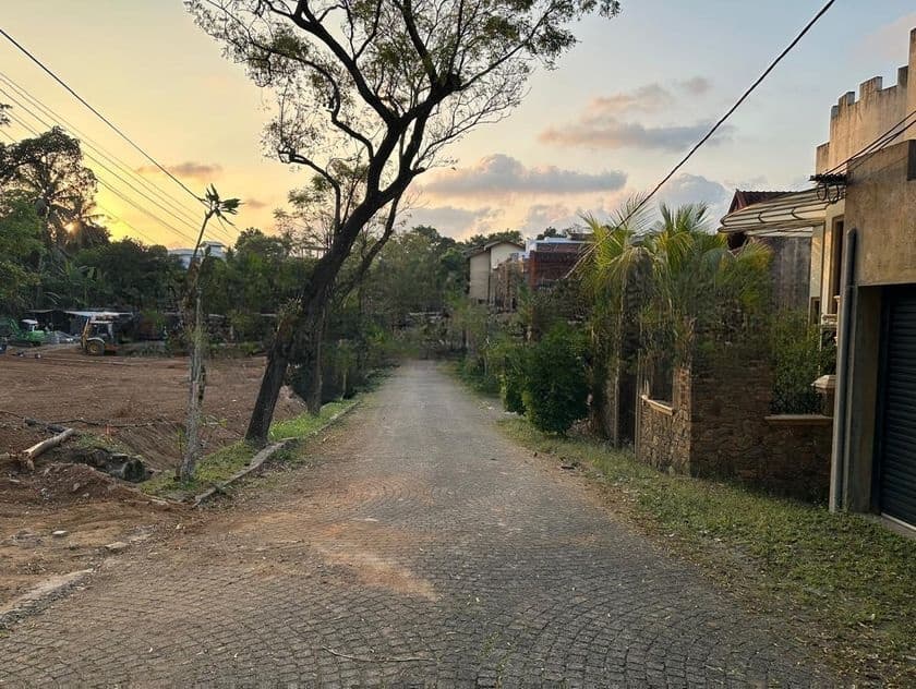 ATHURUGIRIYA, WANAGURU MAWATHA Prime Land. Elite Address.