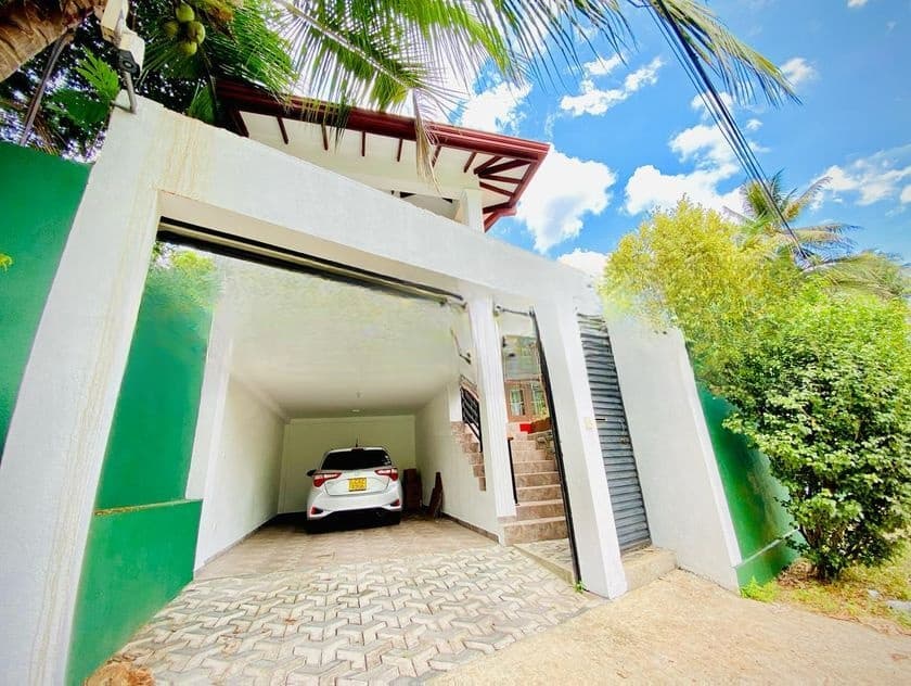 පර්චස් 15 නිවසක් අතුරුගිරියෙන් විකිනීමට