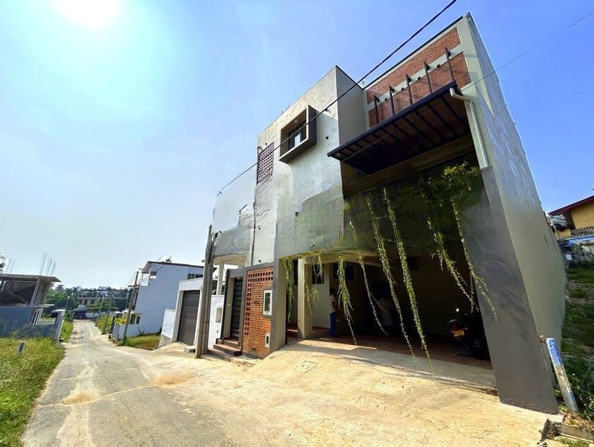 Modern House for Sale in Katubedda Moratuwa