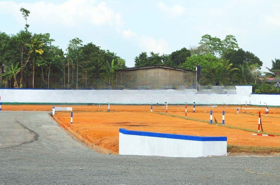 Land for Sale Meegoda 122 ( High Level ) ප්රධාන බස් පාරට ඇවිදින දුරින්