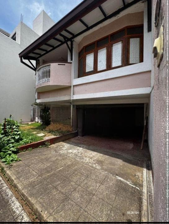 House for sale off park Road , Colombo 7