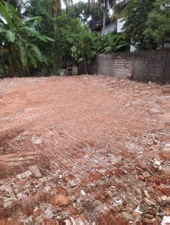 Land with Old House for Sale in Rajagiriya (Madinnagoda) – PDL29