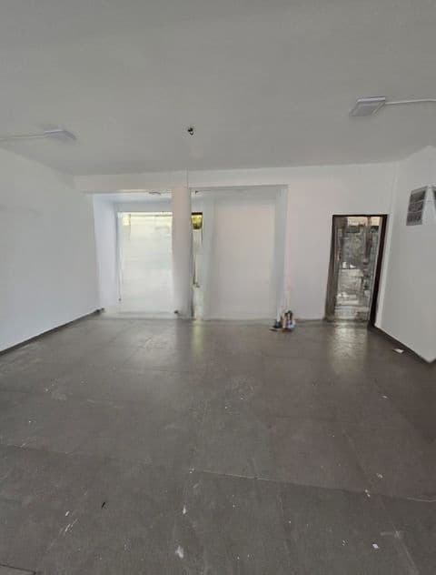 THREE STORIED COMMERCIAL BUILDING FOR RENT COL- 4 BAMBALAPITIYA CH2559