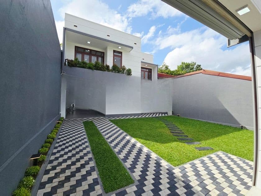 Newly Build Luxury 2 Storey House for Sale in Piliyandala
