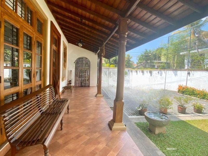 4 bedrooms semi furnished house at Battaraamulla for rent