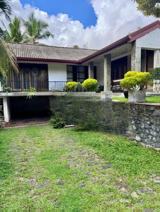 16.82 Perch Land with 4 Bedroom House for Sale in Thalahena, S1958