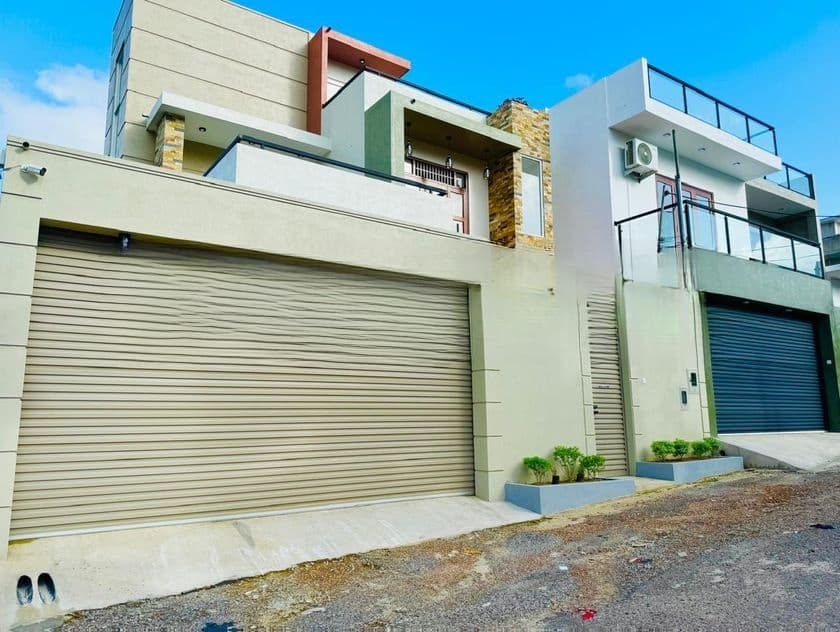 Brand New solid super 2 Story House-piliyandala