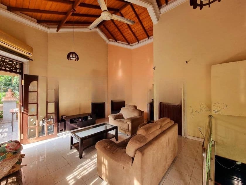 නුවර පාරට මුහුණලා වටිනා ව්යාපාරික දේපළක්