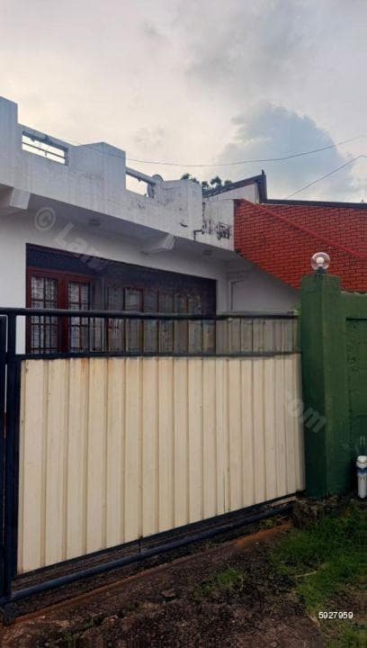 10 perches land with house for sales in Battaramulla for Rs. 55 million (total value of land)