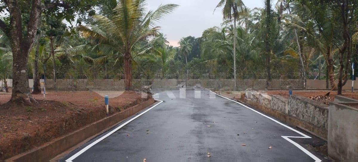 කඩවත - ගෝනහේන, වටිනා බිම් කොටසක්