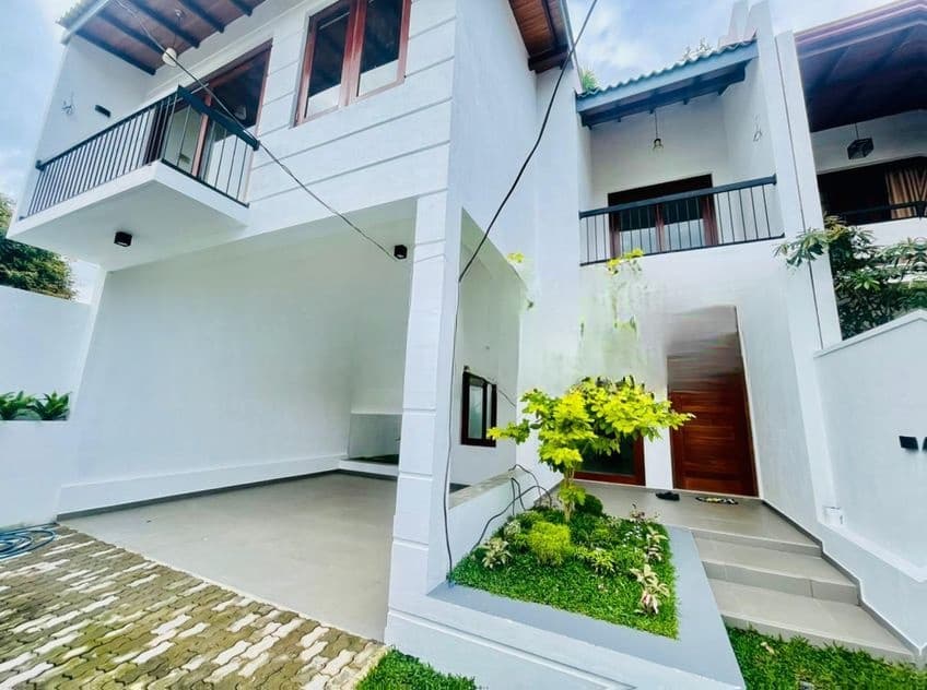 (AE048) 2 Storied Brand New House, Talawatugoda