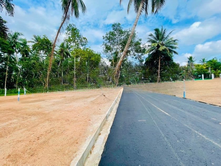 Yakkala Kalagedihena Valuable Land for Sale