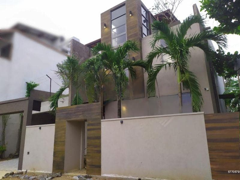 New 5 Bedroom house for sale in Nugegoda for Rs. 150 million (negotiable)