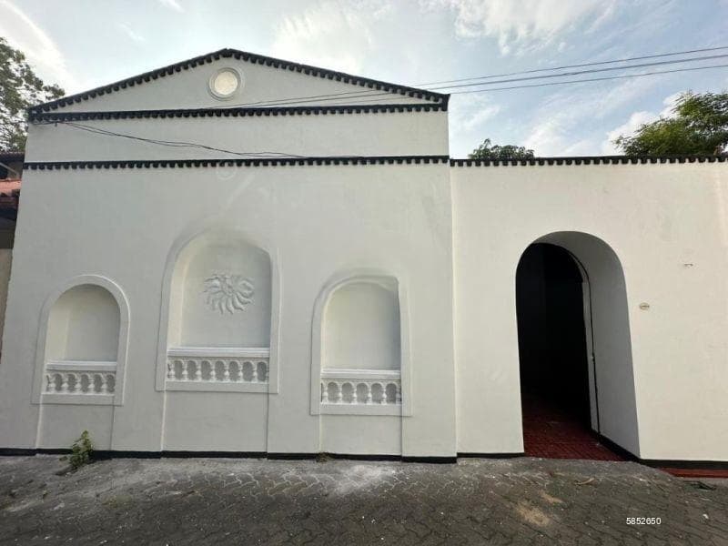 19.6 Land with House for Sale in Colombo 8, S1812