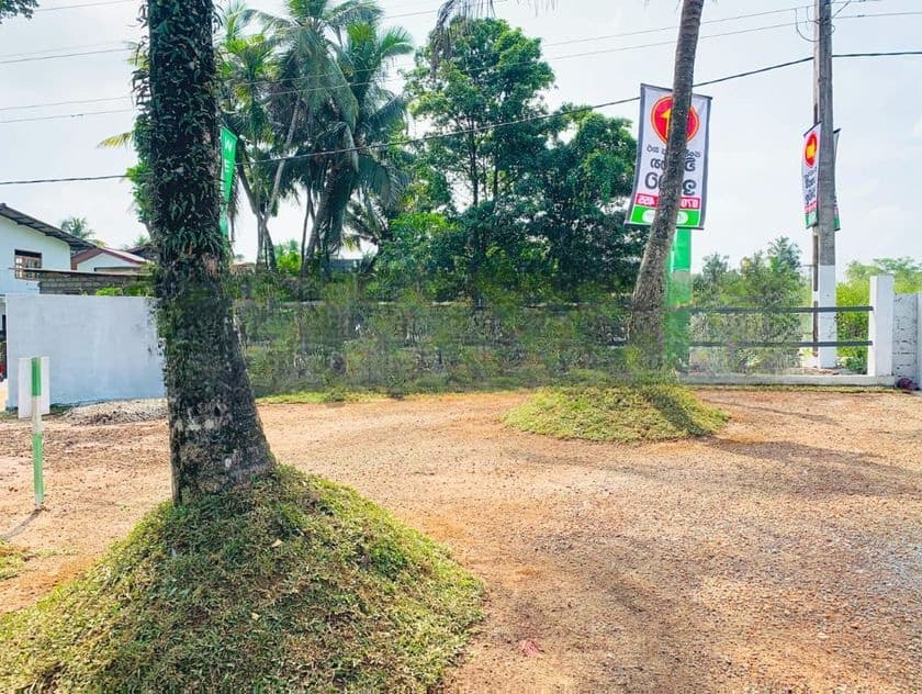 Luxury Land for Sale in Athurugiriya