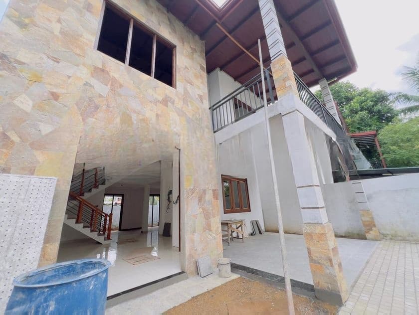 Well Build Luxury House Sale Talawatugoda