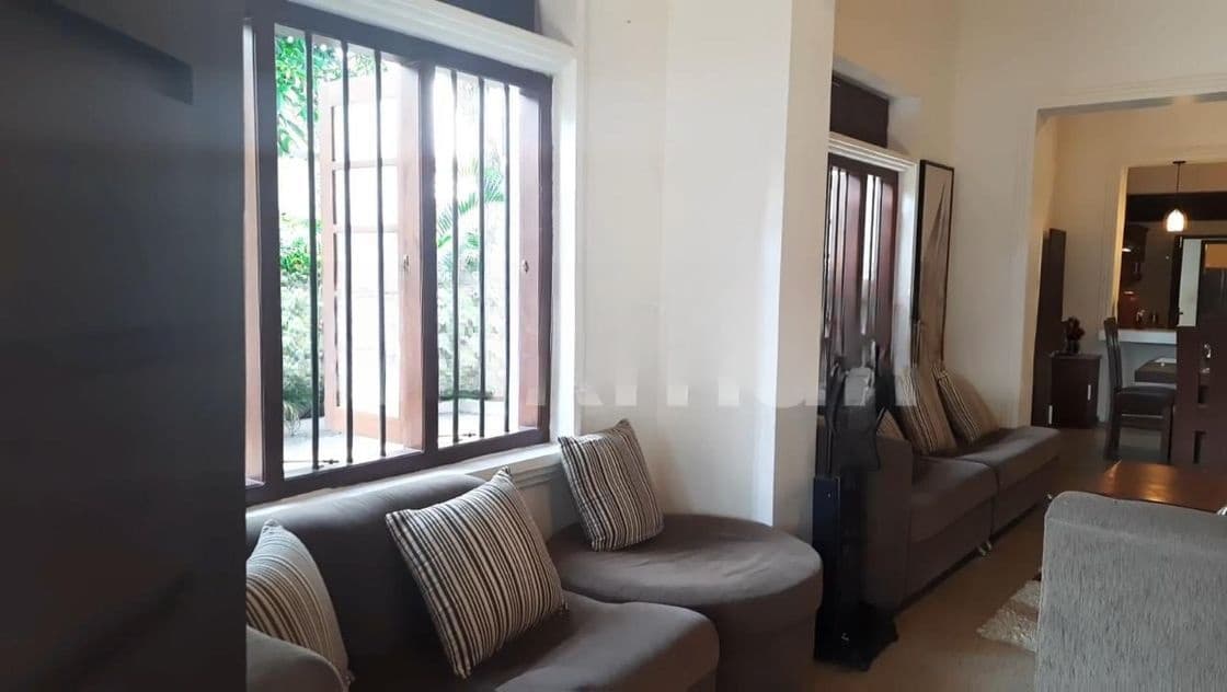 Mount Lavinia : 10BR Colonial Bungalow With Luxury House for Sale
