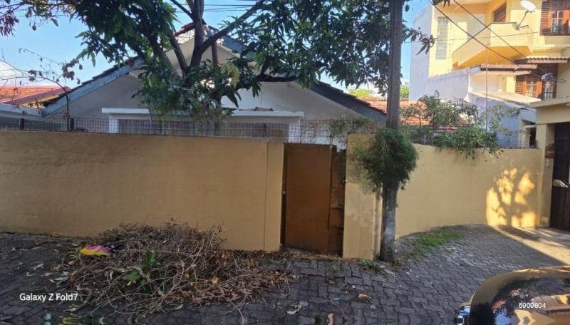 9.75 perch House for sales in Hill Street Dehiwala for Rs. 63 million (Negotiable)