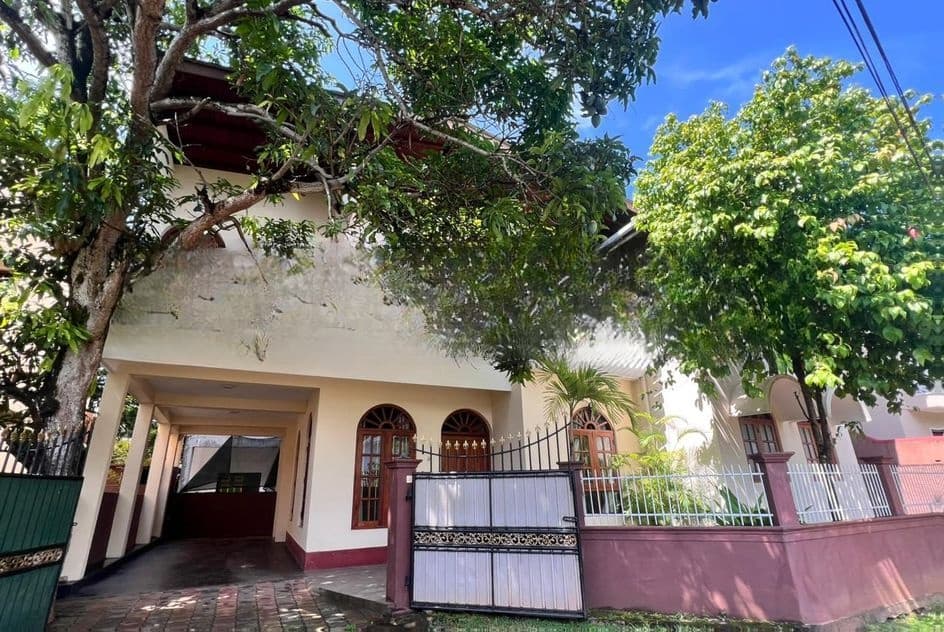 Mount Lavinia 04BR House For Rent (NK11452)