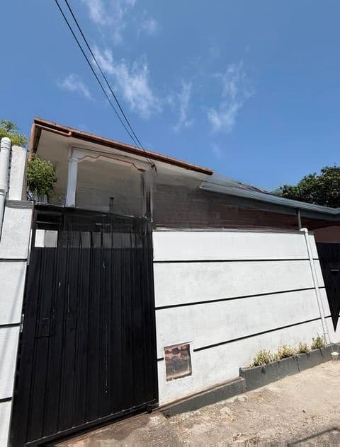 Ground floor 3 Bedroom House for Rent in Dehiwala – Ideal Families
