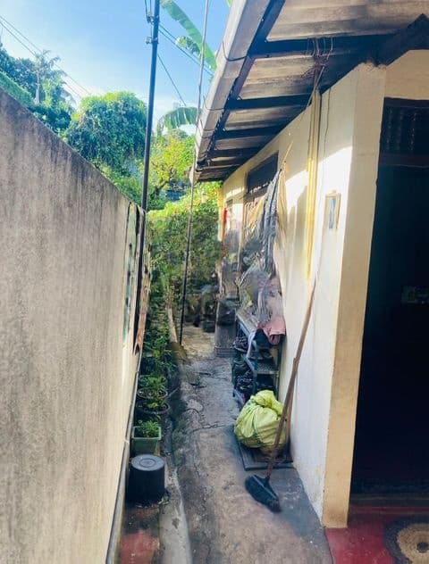 දෙහිවල : 12.75 පර්චස් ගෙවල් තුනක් සහිත ඉඩම විකිණිමට තිබේ