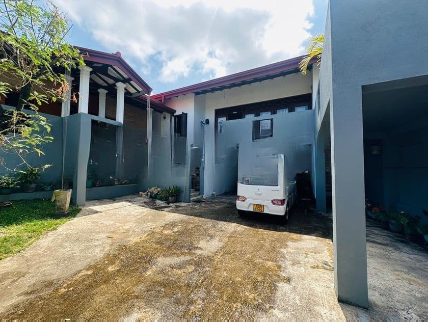 (AFA533) 3 Story House With 22P Sale At Nugegoda