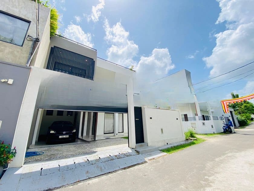 Brand New Luxury Modern Home for Sale in Athurugiriya