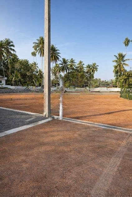 නව නුවර පාරේම පදිංචියට වටිනා ඉඩමක් නාරංවල
