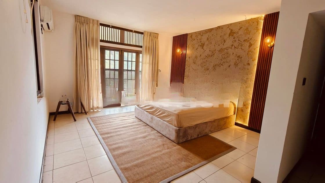 Fully Furnished Lakefront Luxury Villa House - 500m to High Level Road