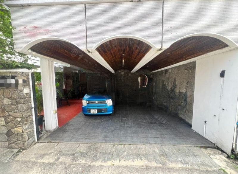 Land with an Old Livable House for Sale in Colombo 07 - Rosmed place