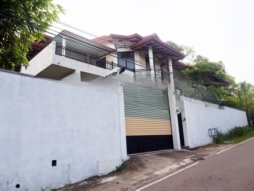 Two-Storey Modern House for Sale in Hokandara